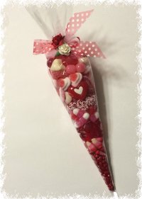 Cornets de Bonbons et Friandises Assorties de St-Valentin