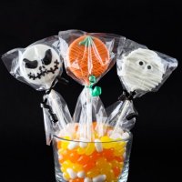 Halloween Party Favour Guide - Halloween Chocolate Covered Oreo Pop
